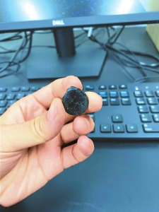 游客误认沥青为石油两者有何区别？(图2)