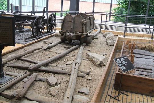 河南老农发现2200年“铁路”震动考古界学者：难解之谜！(图1)