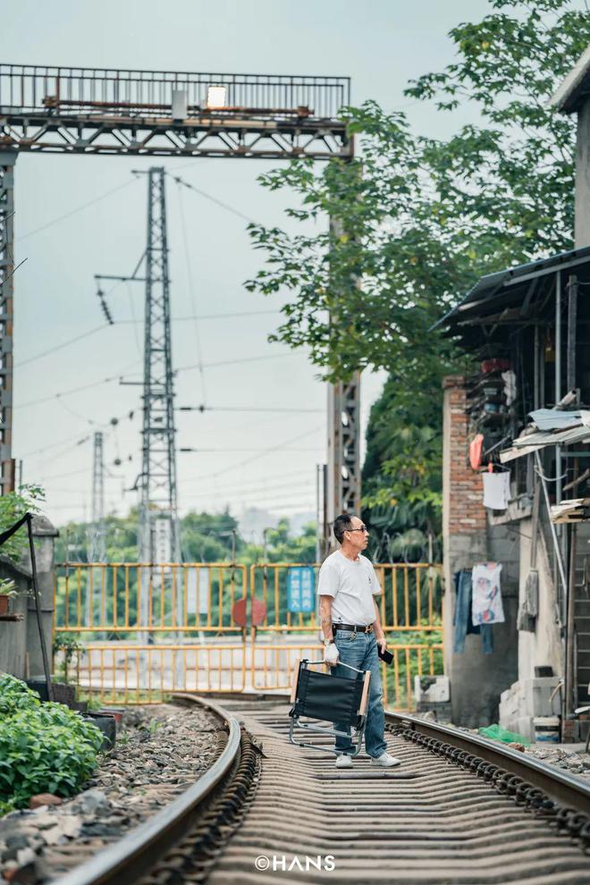 火车走了车站前路红了(图9)