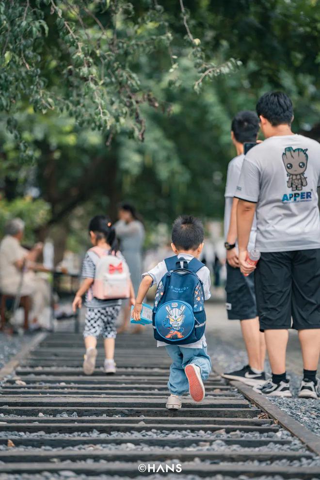 火车走了车站前路红了(图11)