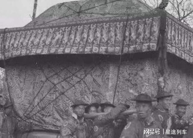 慈禧为什么在死后一年才下葬送葬当天为何臭气熏天(图2)