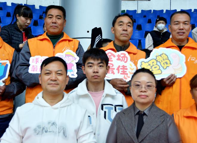 2023年第四届汉子木业杯羽毛球团体赛在第八高级中学伊滨校区开赛(图4)
