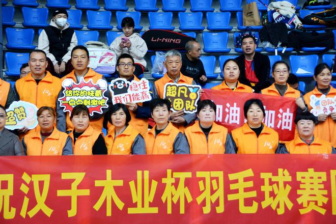 2023年第四届汉子木业杯羽毛球团体赛在第八高级中学伊滨校区开赛(图5)