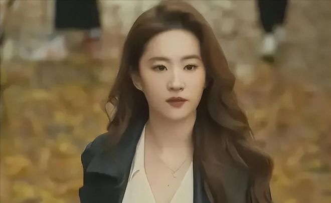到嘴的鸭子却飞了！刘亦菲终是为母亲刘晓莉的“糊涂”买了单(图2)