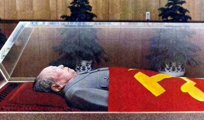 毛主席水晶棺有多完美？可保伟人身体永久不腐工艺至今无法超越(图3)