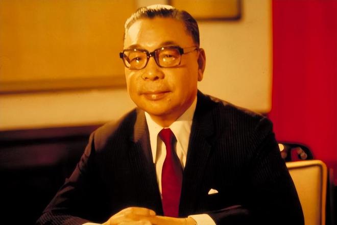 蒋介石棺椁悬空不下葬对后代有没有影响？他的子孙现状如何(图2)