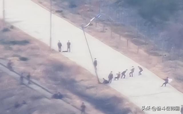 朝鲜炸毁朝韩连接道路韩国射击回击！(图3)