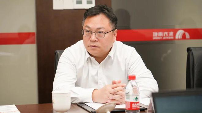 中国建筑防水协会秘书长朱冬青一行赴东方雨虹参观交流(图3)