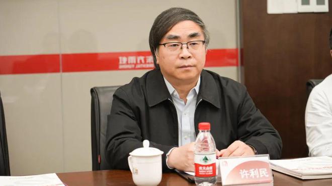 中国建筑防水协会秘书长朱冬青一行赴东方雨虹参观交流(图2)