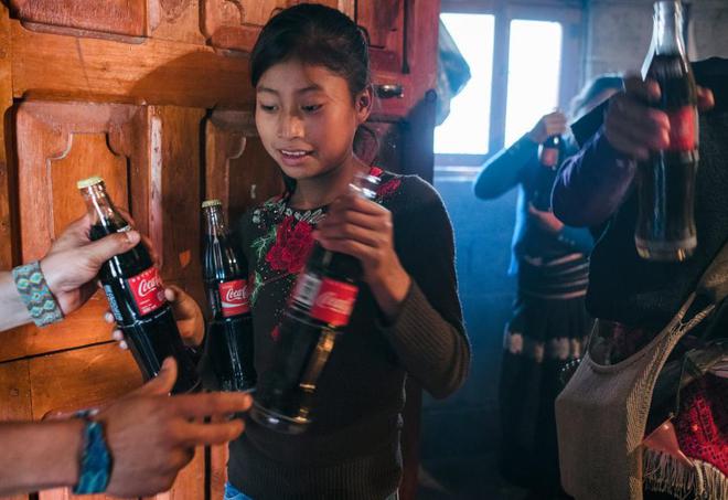 美国资本家的明谋用可乐奴役13亿人口的国家中国躲过一劫！(图4)