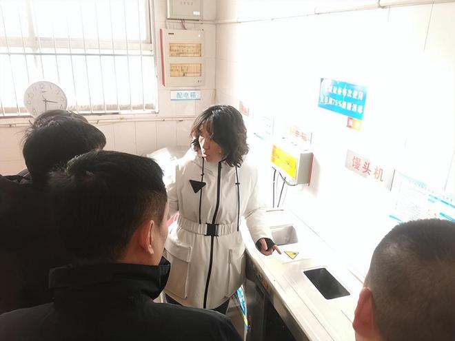 商丘市前进小学教育集团昆仑路校区开展食堂安全检查(图2)