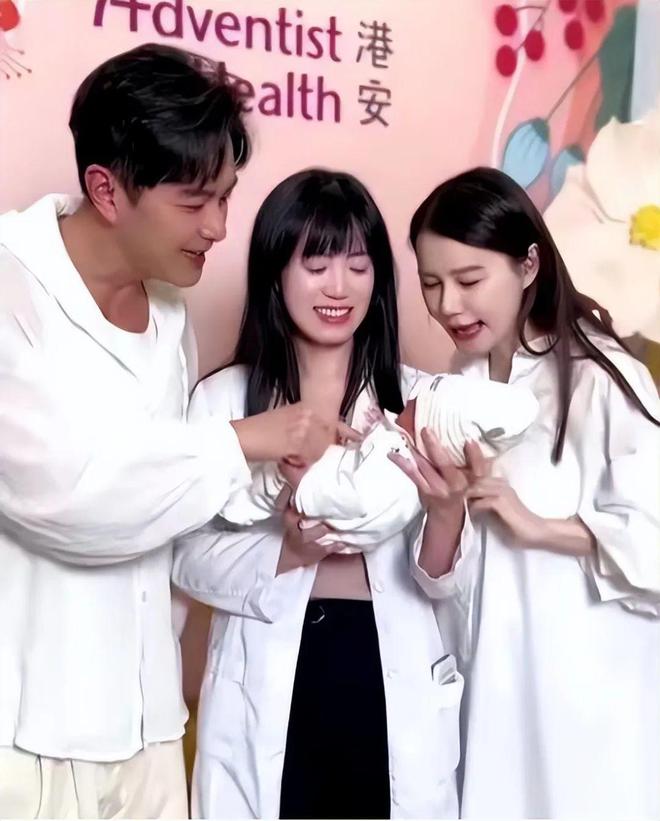 黄翠如产后素颜火速亮相两夫妇抱儿子感谢医生状态惊艳全网(图1)