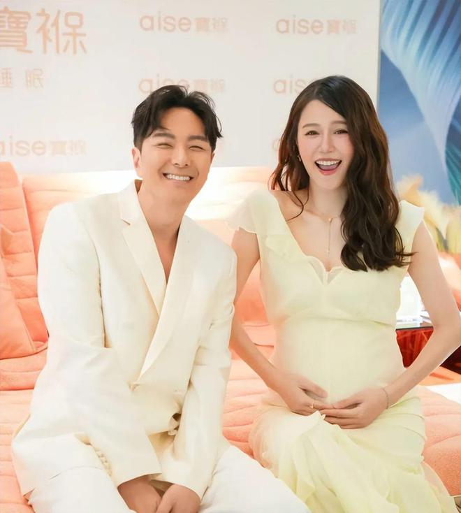 黄翠如产后素颜火速亮相两夫妇抱儿子感谢医生状态惊艳全网(图4)