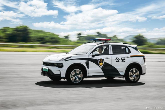 银幕警车形象塑造背后领克01的真实表现如何(图4)
