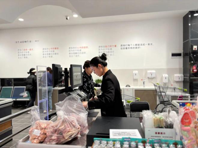 青海一家亲超市学习胖东来最彻底的零售“门徒”！(图3)
