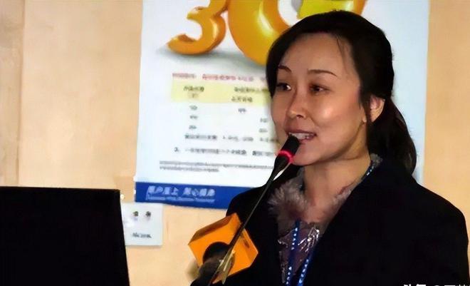 孟晚舟30多年前为华为代言广告出镜青涩害羞很可爱！(图11)