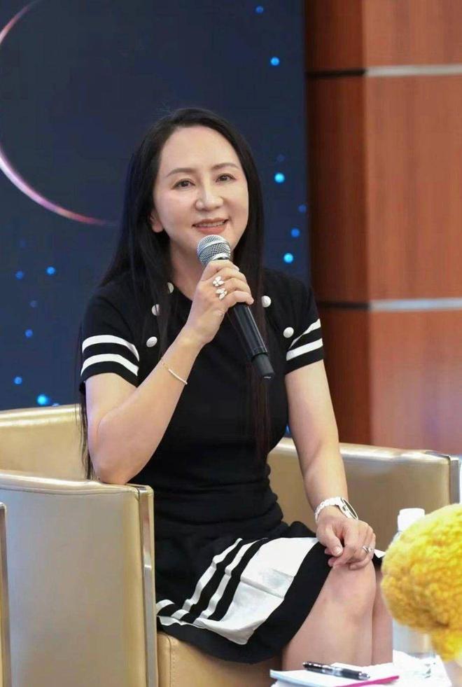 孟晚舟30多年前为华为代言广告出镜青涩害羞很可爱！(图25)