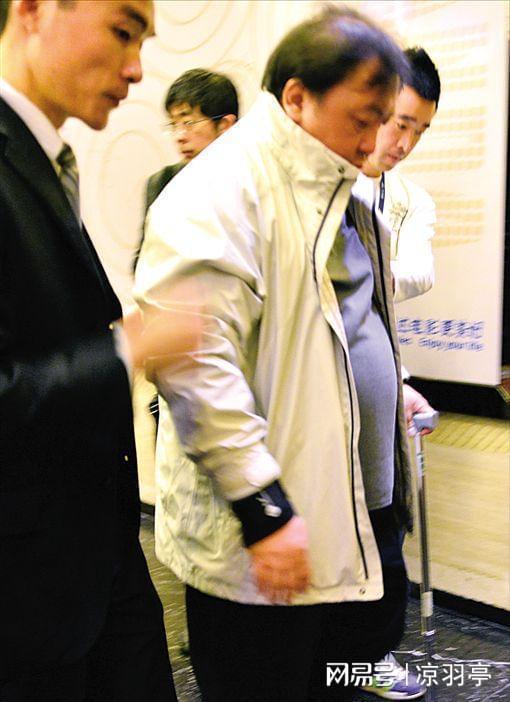 有反转!王晶深夜发文后续:道歉加删帖被骂的顶流男星背景太大(图23)