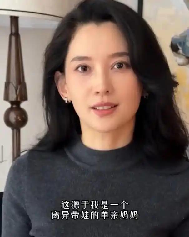 森林北区泼水节被围攻浑身湿透素颜曝光真实颜值引热议(图16)