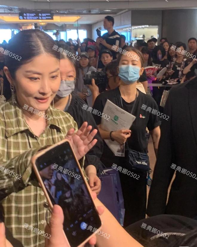 陈慧琳本人真的很像年轻时的林青霞身材高挑浓眉大眼十分英气(图6)