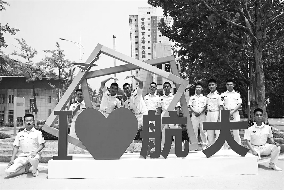 海天“砺鹰”“毕业大考”为海军航空大学学员“加钢淬火”(图2)