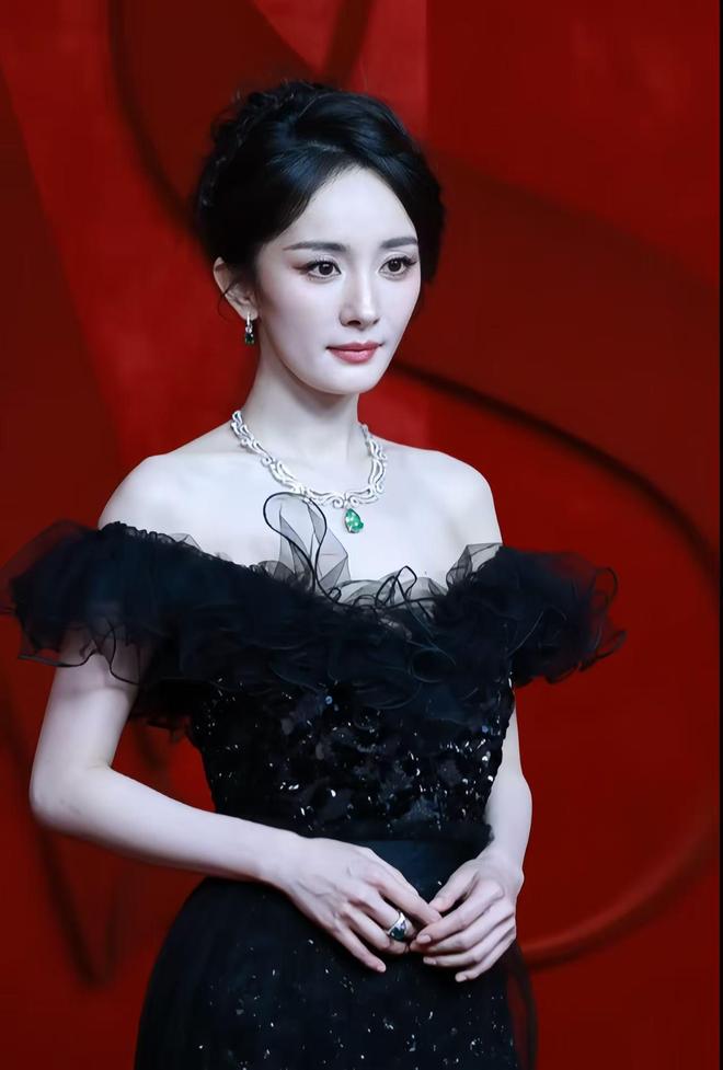 芭莎盛典生图:杨幂丰满有料被林志玲的脸吓到惠英红穿了个啥(图10)