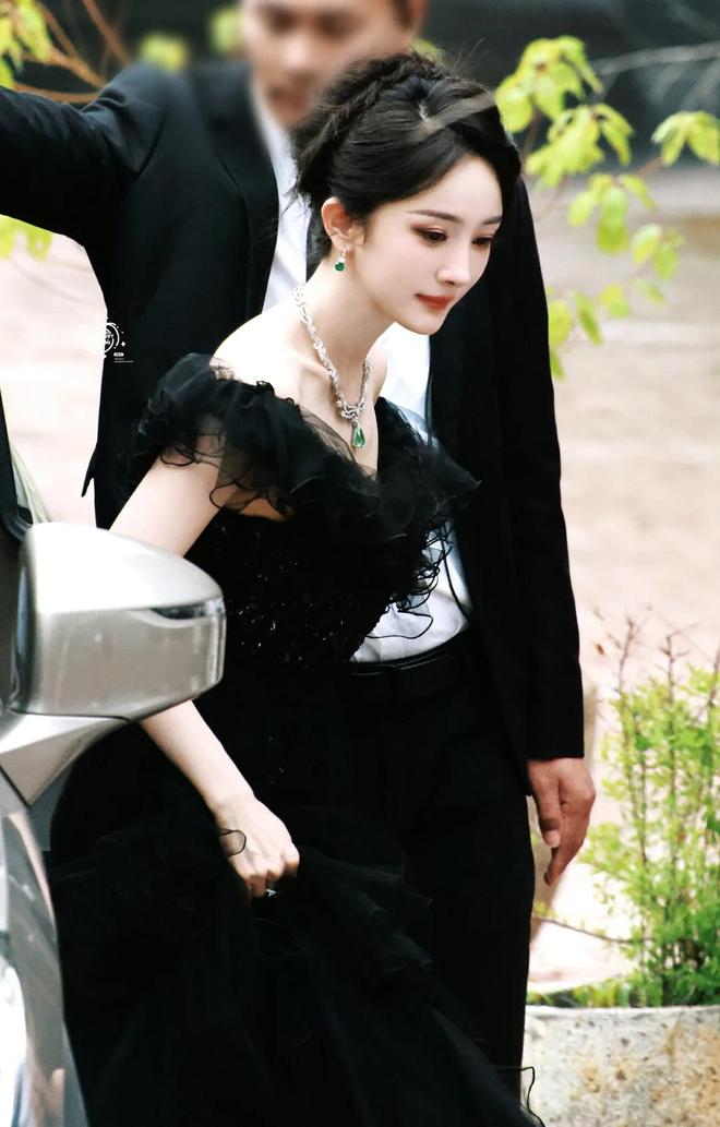 芭莎盛典生图:杨幂丰满有料被林志玲的脸吓到惠英红穿了个啥(图11)