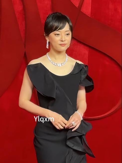 芭莎盛典生图:杨幂丰满有料被林志玲的脸吓到惠英红穿了个啥(图14)