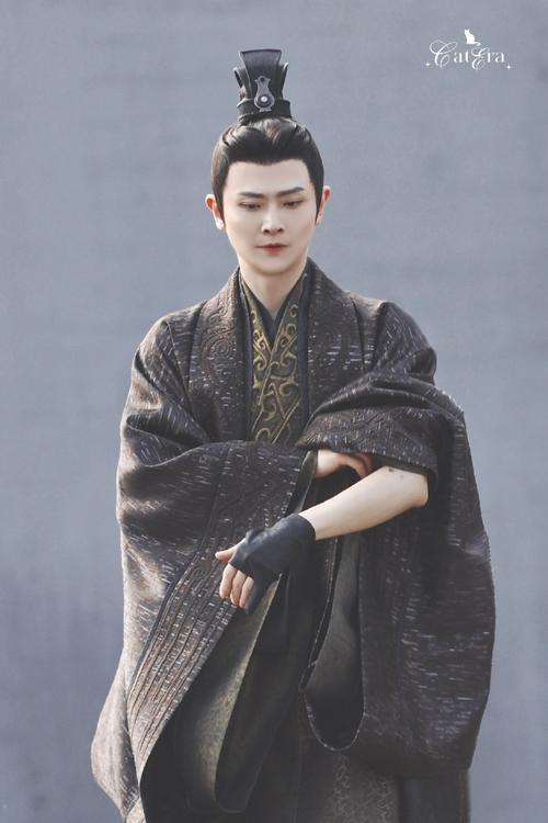 《折腰》12位男演员身材高伟光第3刘宇宁第2第1太牛了(图9)