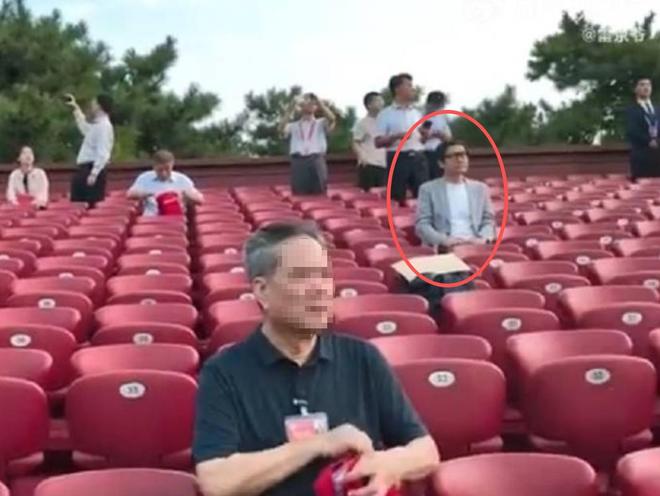 7位商界大佬现场观看阅兵雷军周鸿祎3点出发董宇辉的位置最佳(图2)