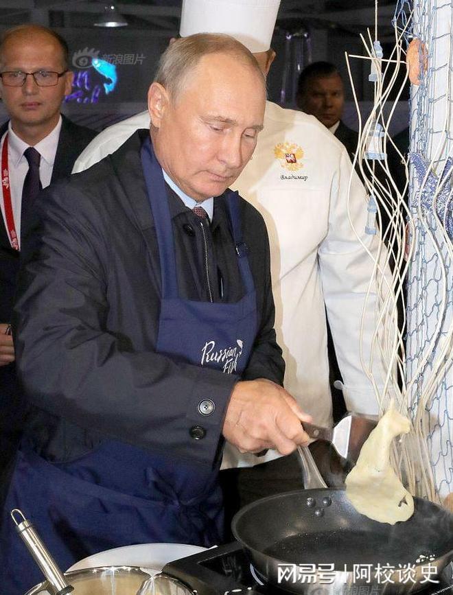 普京访华有多松弛？在别国不敢张嘴到中国自己开车门还摊煎饼(图4)
