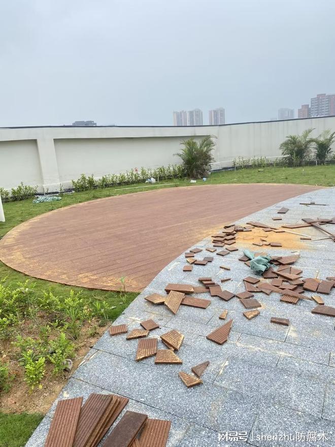 防腐木地板公司案例精选：深筑防腐木工程实景解析与施工细节(图1)
