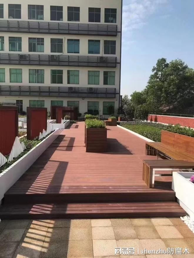 防腐木地板公司案例精选：深筑防腐木工程实景解析与施工细节(图2)
