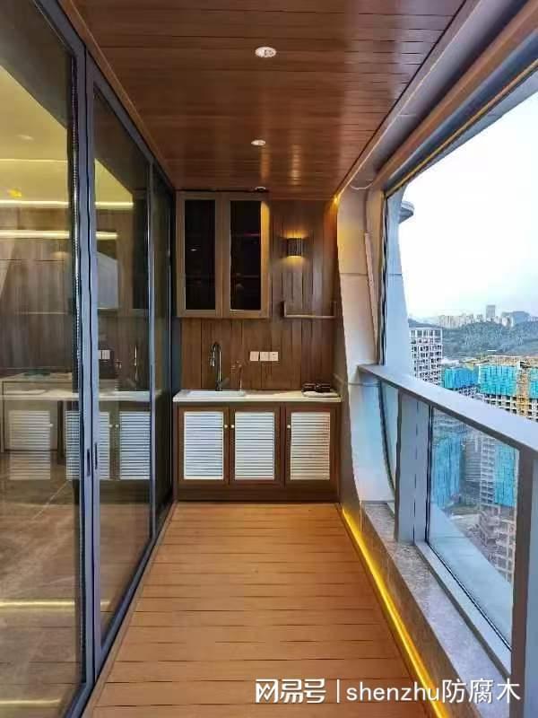阳台用防腐木地板工程好吗？深筑防腐木工程专业利弊深度解析(图1)